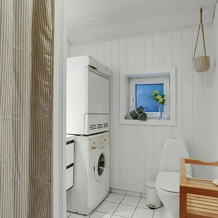 5 Bedroom Cozy In Ringkobing * Søndervig
