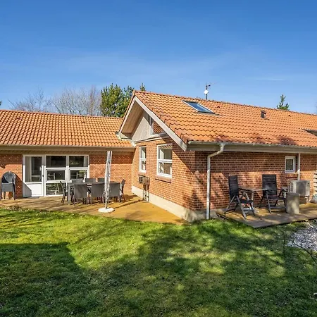 5 Bedroom Cozy In Ringkobing Prázdninový dům